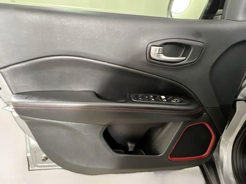 Used 2019 Jeep Compass Trailhawk AWD/4WD image 29