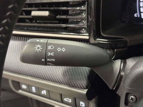 Used 2025 Toyota Camry SE image 20