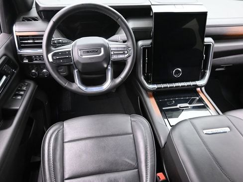 Used 2025 GMC Yukon XL Denali image 13