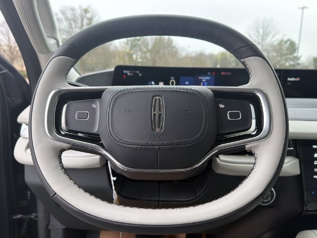 New 2025 Lincoln Navigator Reserve AWD/4WD image 14