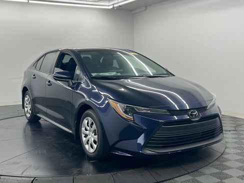 Used 2026 Toyota Corolla LE FWD image 3