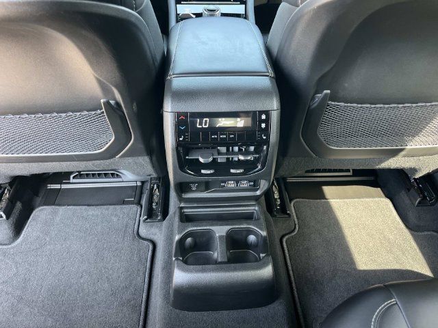 Used 2025 Jeep Grand Cherokee L Limited w/ Black Appearance Package AWD/4WD image 17