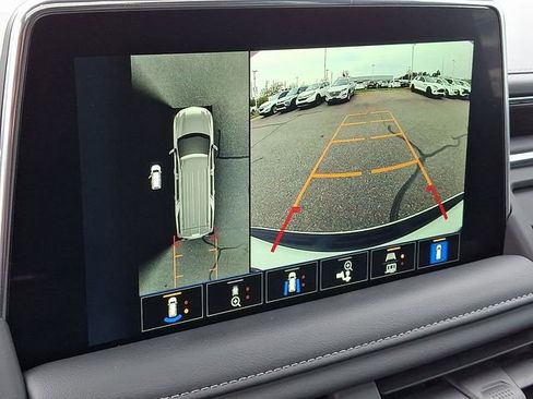 Used 2024 Chevrolet Suburban Z71 w/ Luxury Package image 17