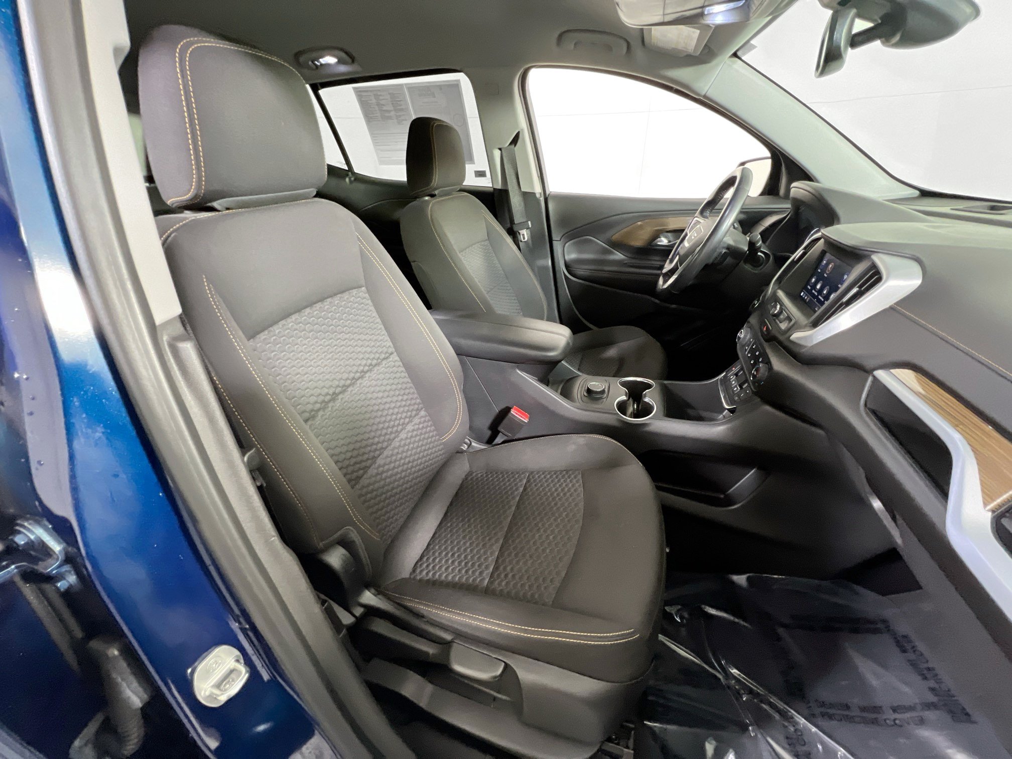 Used 2020 GMC Terrain SLE FWD image 25