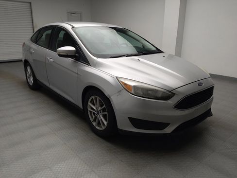 Used 2016 Ford Focus SE w/ SE Cold Weather Package FWD image 13