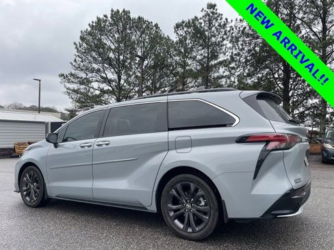 Used 2024 Toyota Sienna XSE image 5