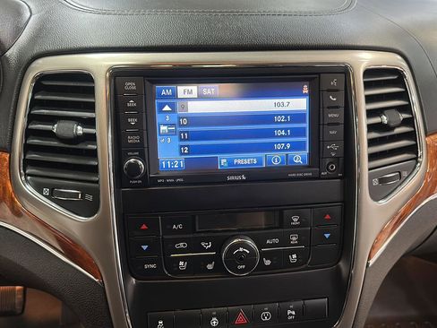 Used 2013 Jeep Grand Cherokee Overland w/ Advance Technology Group image 21