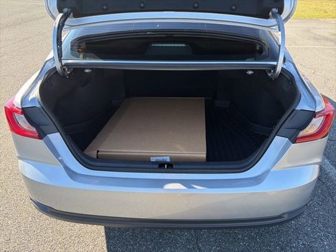 Used 2025 Toyota Camry LE image 8