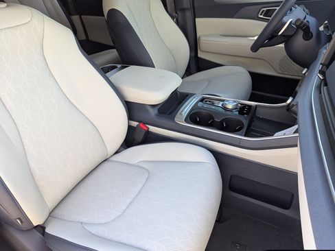 New 2026 Kia Carnival EX image 8