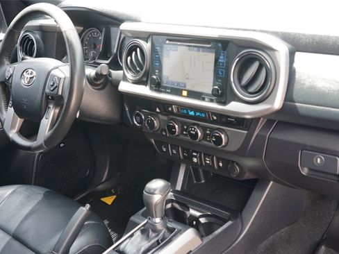 Used 2018 Toyota Tacoma Limited AWD/4WD image 29