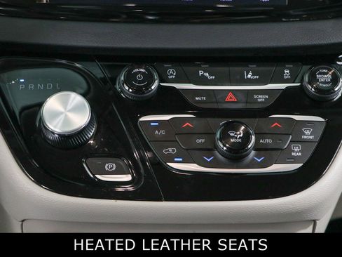 Used 2024 Chrysler Pacifica Touring-L FWD image 20