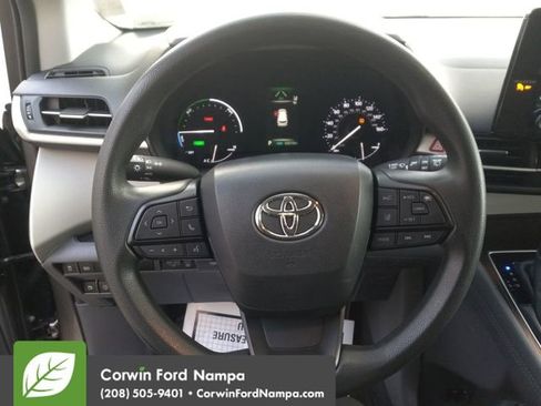 Used 2022 Toyota Sienna LE image 14