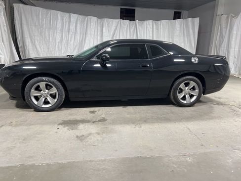 Used 2022 Dodge Challenger SXT image 4