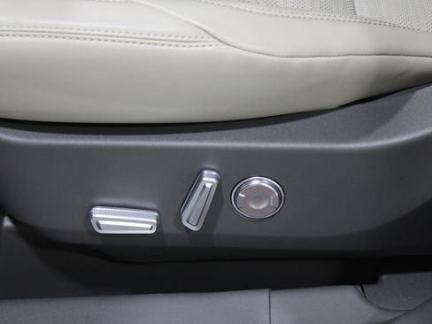 Used 2025 Lincoln Nautilus Reserve AWD/4WD image 4
