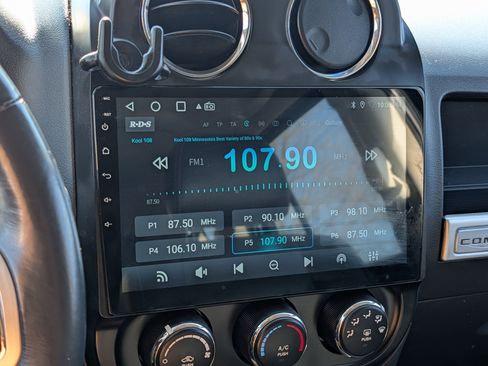 Used 2017 Jeep Compass Latitude image 22