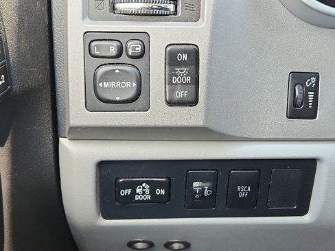 Used 2013 Toyota Tundra Platinum image 15