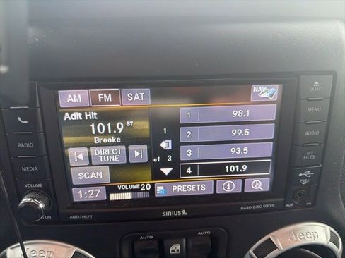 Used 2018 Jeep Wrangler Unlimited Sahara image 13