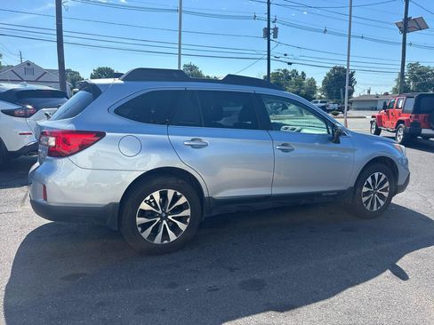 Used 2017 Subaru Outback 2.5i Limited AWD/4WD image 6