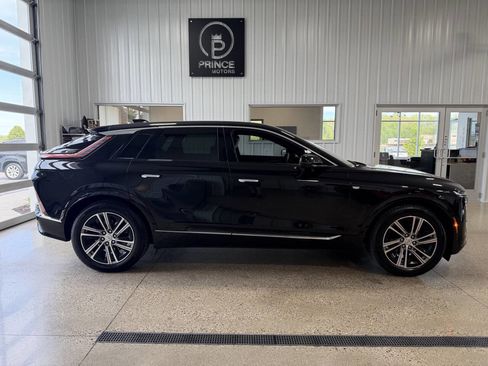 Used 2024 Cadillac Lyriq Luxury AWD/4WD image 4
