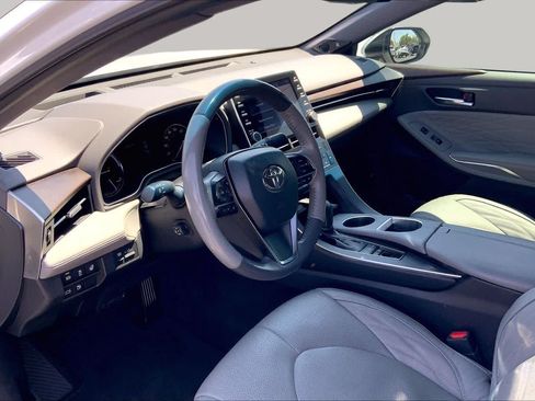 Used 2020 Toyota Avalon Limited FWD image 18