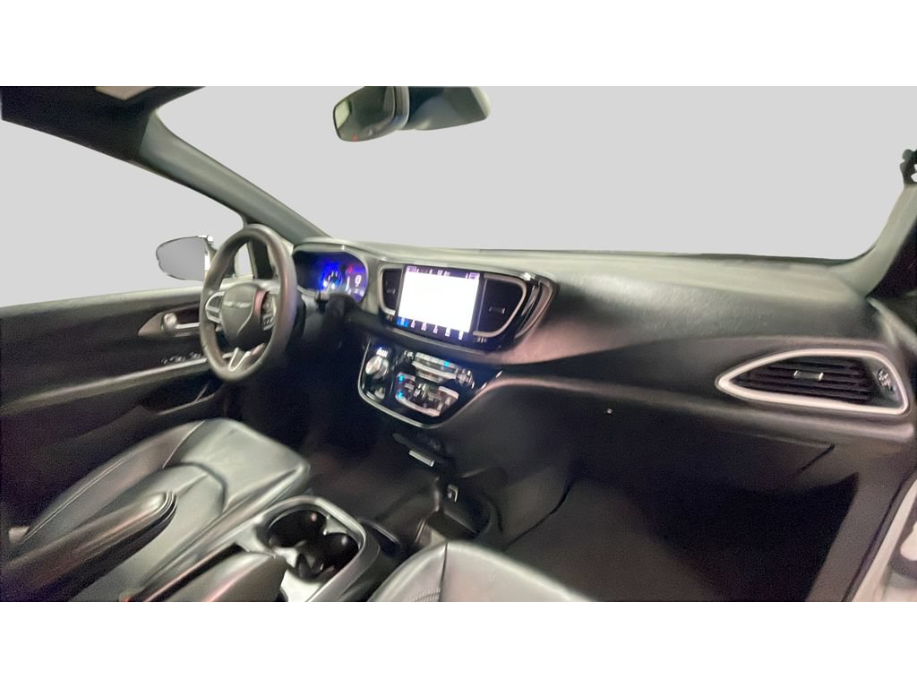 Used 2025 Chrysler Pacifica Select FWD image 20