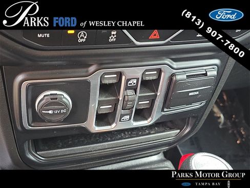 Used 2022 Jeep Gladiator Willys image 24