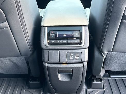 New 2025 Subaru Ascent Limited image 25