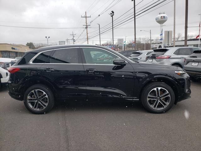Used 2025 Audi Q5 Premium w/ Convenience Package AWD/4WD image 2