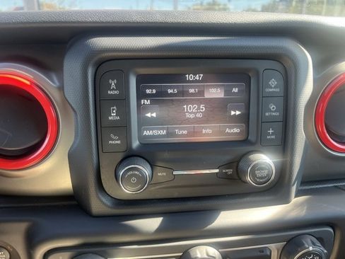 Used 2018 Jeep Wrangler Unlimited Sport S image 25