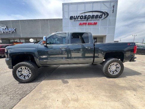Used 2018 Chevrolet Silverado 1500 LT w/ Texas Edition image 9