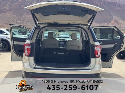 Used 2018 Ford Explorer Platinum image 39