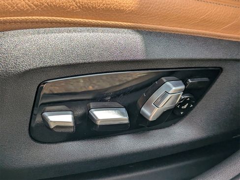 Used 2022 BMW M550i xDrive image 13