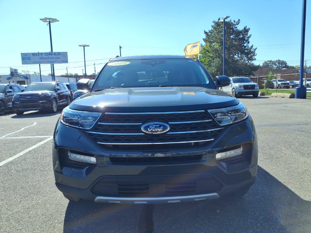 Certified 2023 Ford Explorer XLT w/ Equipment Group 202A AWD/4WD image 3