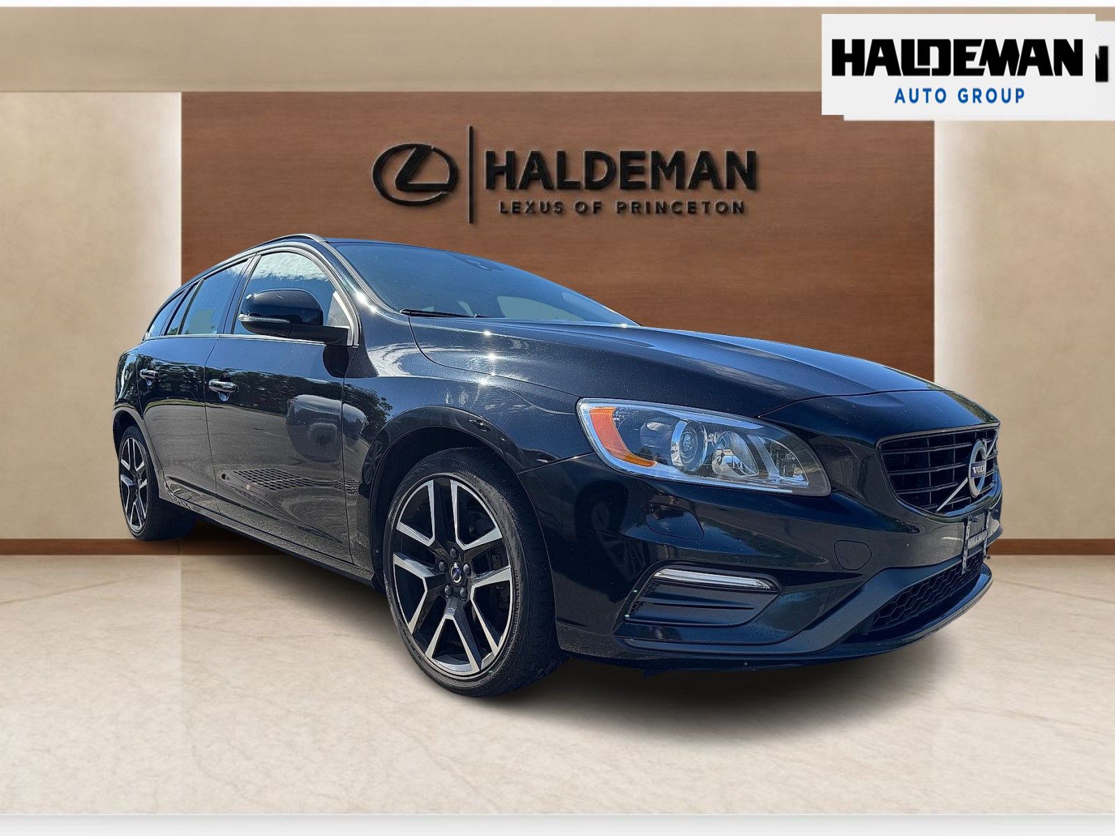 Used 2018 Volvo V60 T5 Dynamic AWD/4WD image 1