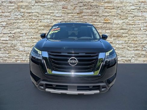 Used 2023 Nissan Pathfinder SL AWD/4WD image 3