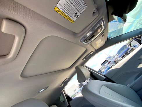 Used 2024 Hyundai Kona Limited FWD image 13