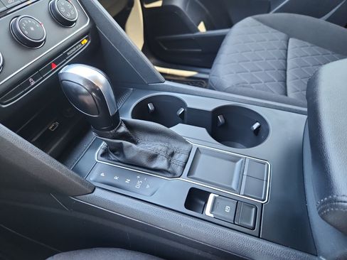 Used 2018 Volkswagen Atlas S FWD image 24