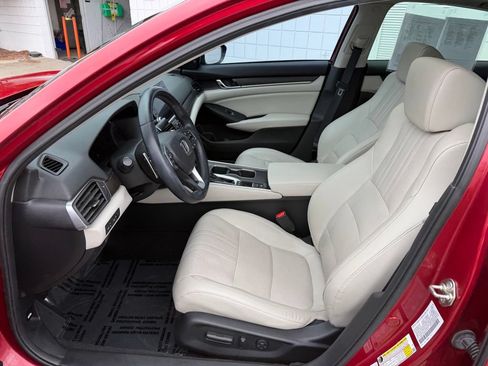 Used 2018 Honda Accord Touring image 16