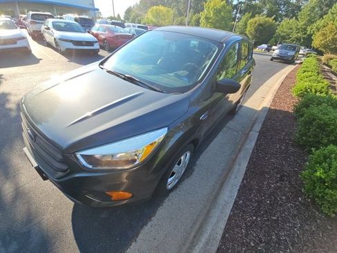 Used 2017 Ford Escape S FWD image 4