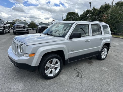 Used 2011 Jeep Patriot 70th Anniversary image 8