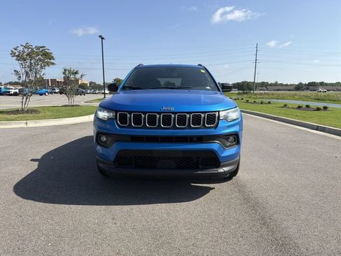 Used 2024 Jeep Compass Latitude AWD/4WD image 8
