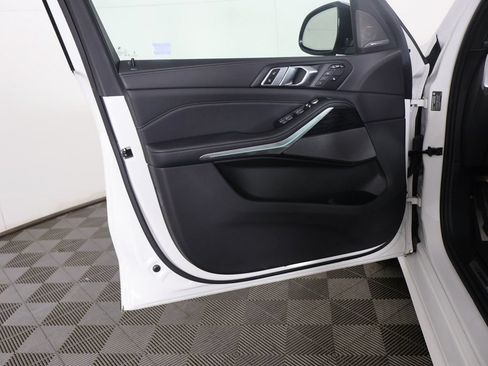Used 2024 BMW X7 xDrive40i w/ M Sport Package AWD/4WD image 25