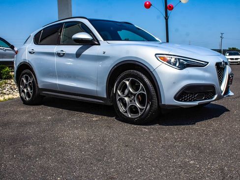 Used 2023 Alfa Romeo Stelvio Ti AWD/4WD image 3
