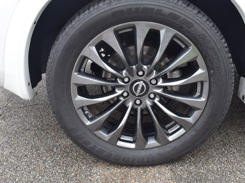 Used 2023 Nissan Armada Platinum w/ Captain's Chairs Package RWD image 13