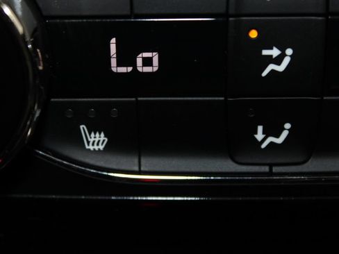 Used 2024 Chevrolet Trax ACTIV w/ Sunroof Package FWD image 41