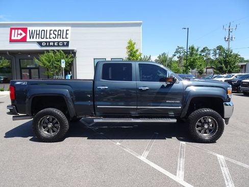 Used 2018 GMC Sierra 2500 SLT w/ Duramax Plus Package AWD/4WD image 3