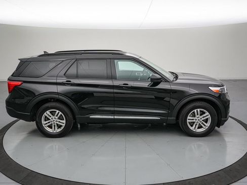 Certified 2024 Ford Explorer XLT AWD/4WD image 3