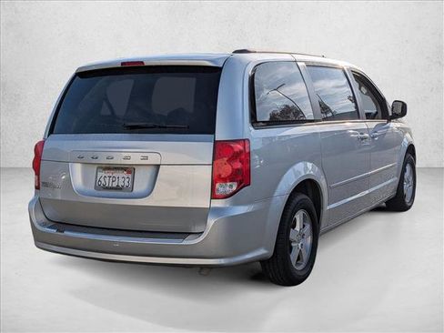 Used 2011 Dodge Grand Caravan Mainstreet image 5