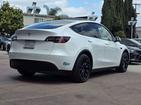Used 2021 Tesla Model Y Long Range AWD/4WD image 11