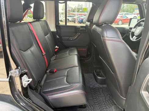 Used 2017 Jeep Wrangler Unlimited Rubicon AWD/4WD image 13